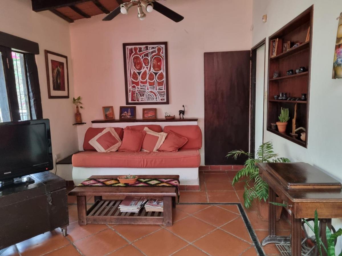 סלטה Hostal Las Rosas מראה חיצוני תמונה
